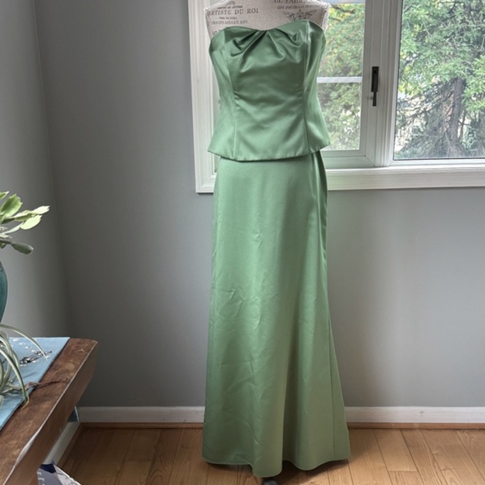 David’s Bridal 2 piece set sage green ballroom skirt‎ and strapless top size 12